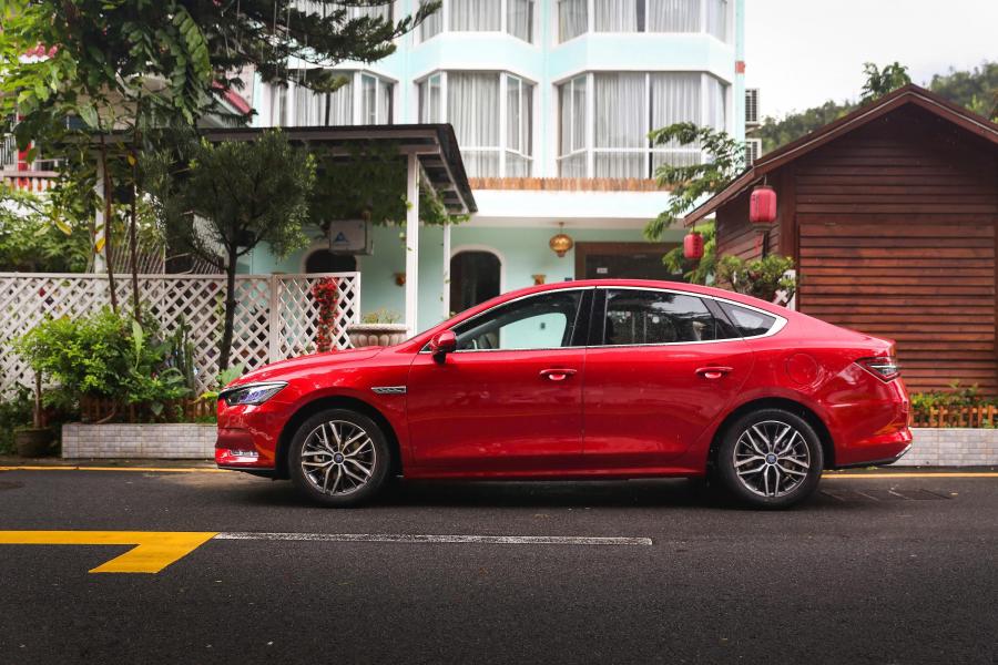  BYD Qin Pro DM 2018 года  (фото 8 из 12)